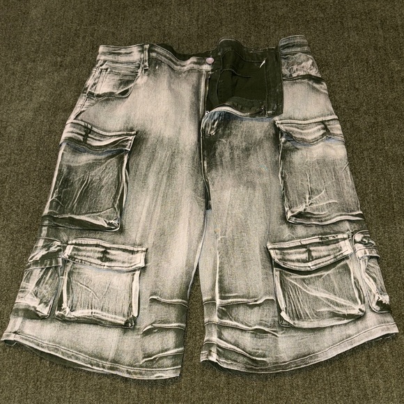 Stylish Gray Cargo Shorts - Picture 2 of 5